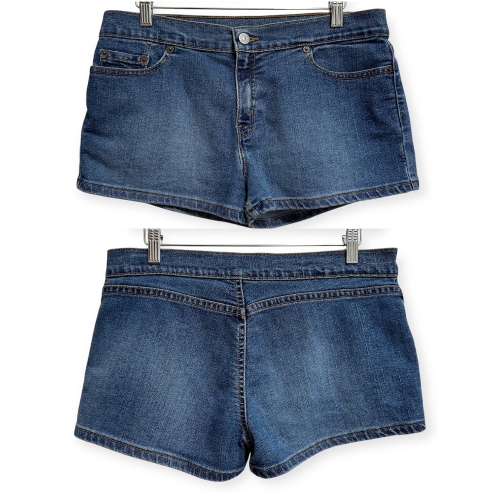 Vintage 90s Y2K Levi’s No Back Pockets Jean Shorts